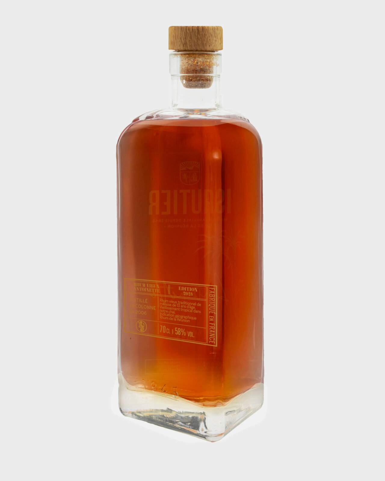 Dos de la Bouteille de rhum Vieux Antoinette Isautier 58% avec étiquette d’informations et mentions légales.